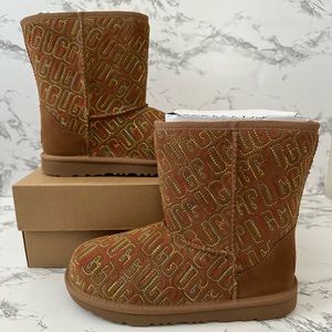 UGG Classic Short II All Over Logo Boots Chestnut Brown Size 4/ Women’s Size 5.5